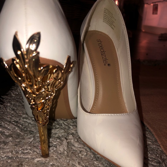 Gold detailed white shoes - Picture 2 of 10